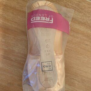 FREED OF LONDON Pointe Shoes 4 1/2 XXX Classic Pro (Anchor Maker)